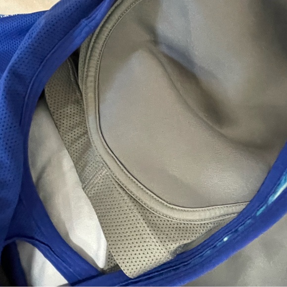 EUC Nike Dri-Fit Women’s Athletic Tank Built-in Bra M - Picture 4 of 6